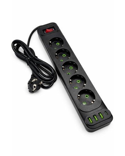 Slēptā IP kamera elektriskajā pagarinātājā