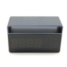 Galda pulkstenis ar slēptu kameru